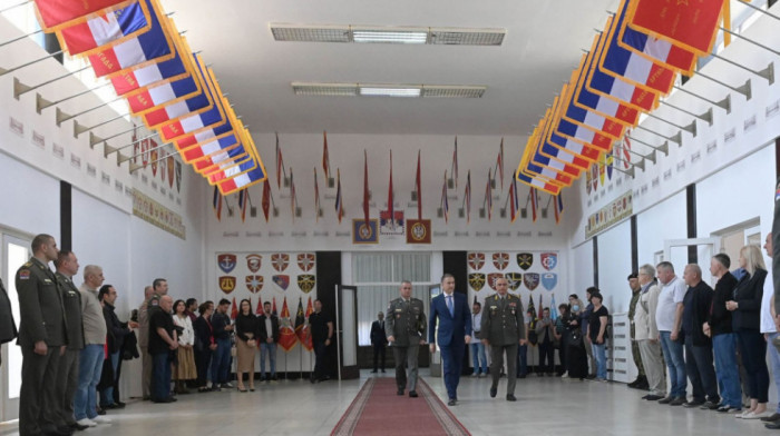 Stefanovic uručio ključeve 33 stana pripadnicima Ministarstva odbrane i Vojske Srbije