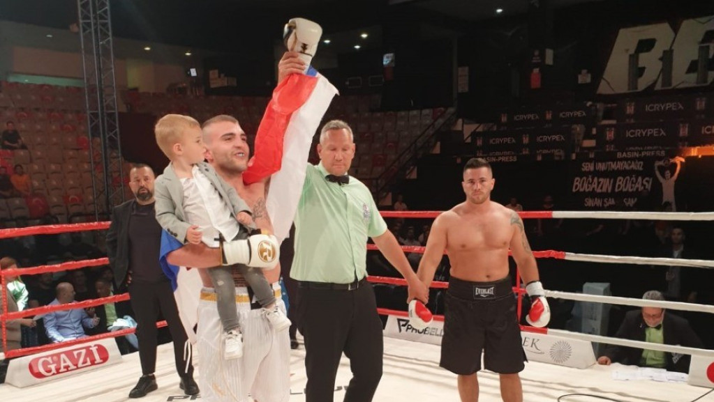 Veljko Ražnatović upisao 11. trijumf u profesionalnom boksu