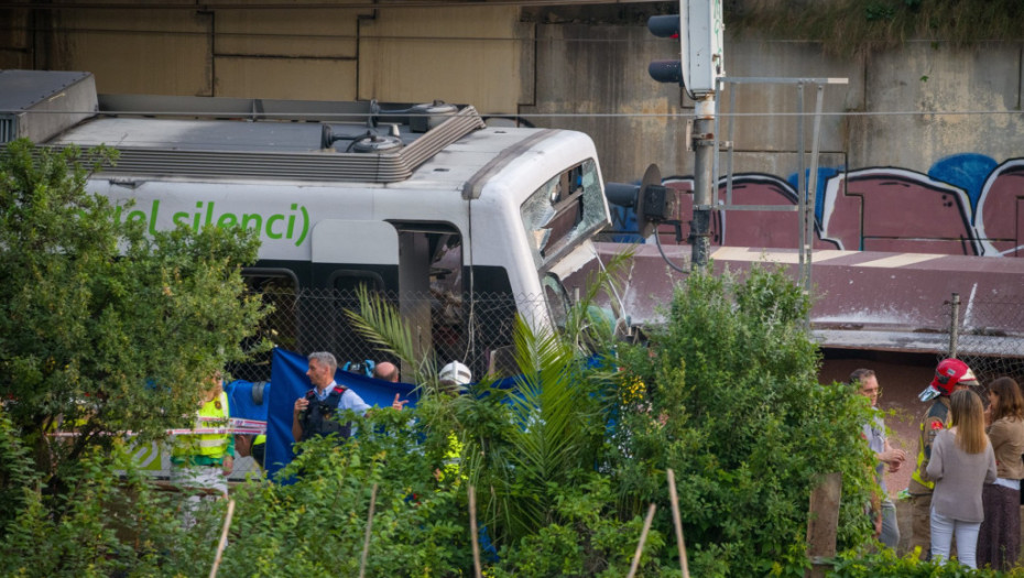 U sudaru dva voza u Barseloni poginuo mašinovođa, povređeno 85 osoba