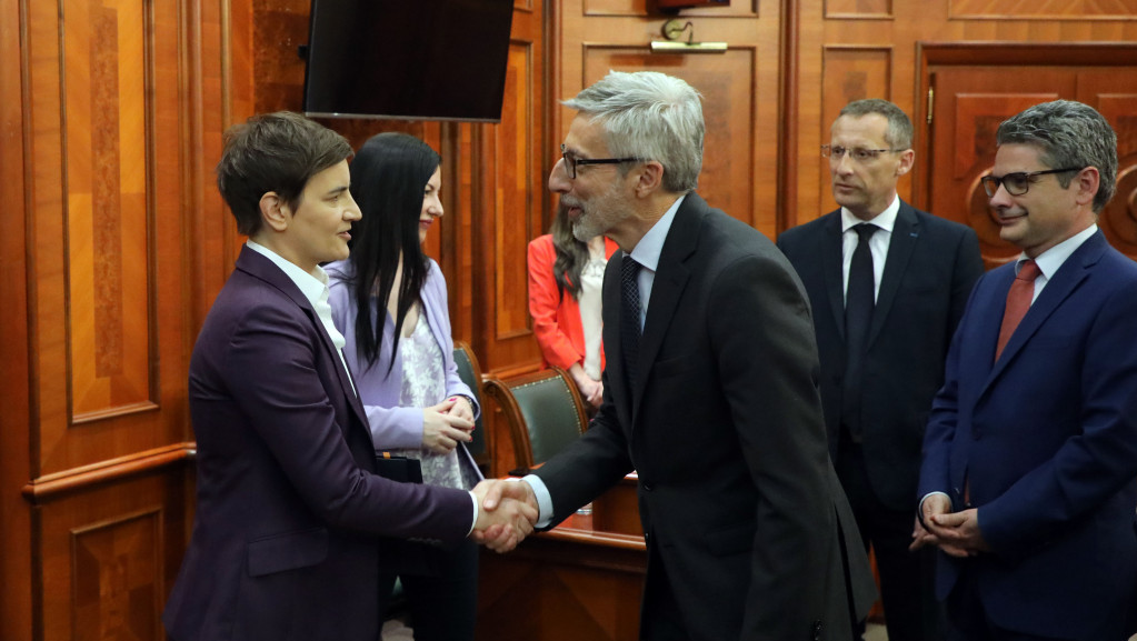Brnabić sa abasadorom Francuske: Srbija ima principijelnu poziciju o poštovanju međunarodnog prava