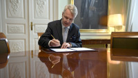 Finski šef diplomatije zvanično potpisao zahtev za prijem u NATO
