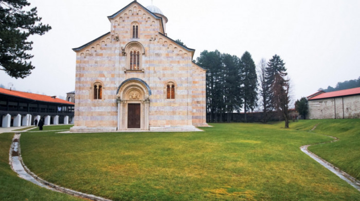 Zamenik prištinskog ombdusmana: Presuda o vraćanju zemljišta manastiru Visoki Dečani mora da bude primenjena