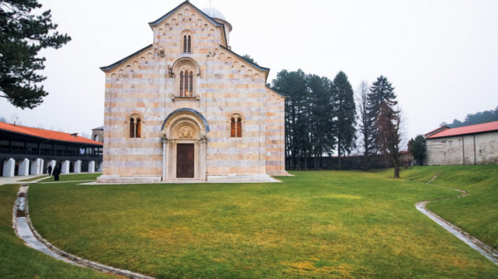 Nemačke diplomate posetile manastir Visoki Dečani, razgovarale sa ocem Savom