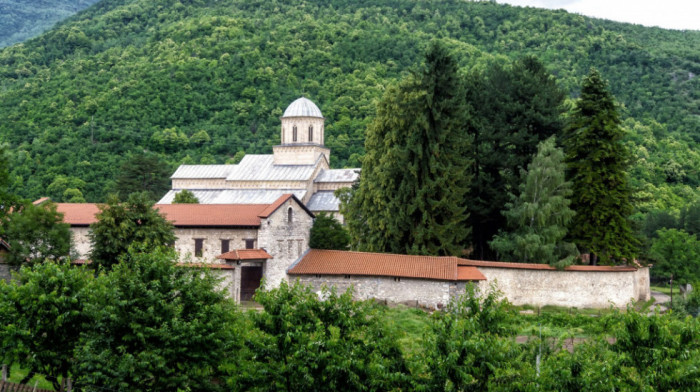 Zemlje Kvinte pozdravile odluku Prištine da vrati zemljište manastiru Visoki Dečani