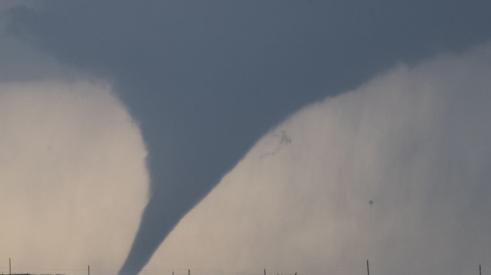 Tornado pogodio nekoliko američkih država: Dve osobe poginule, 39 povređeno, brojne kuće sravljene sa zemljom