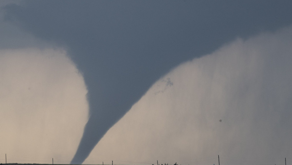 Tornado pogodio nekoliko američkih država: Dve osobe poginule, 39 povređeno, brojne kuće sravljene sa zemljom