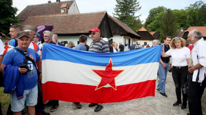 U Kumrovcu obeležena 130. godišnjica Titovog rođenja uz kozaračko kolo i parolu "Mi smo Titovi, Tito je naš"