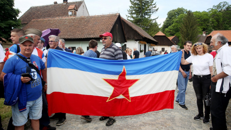 U Kumrovcu obeležena 130. godišnjica Titovog rođenja uz kozaračko kolo i parolu "Mi smo Titovi, Tito je naš"