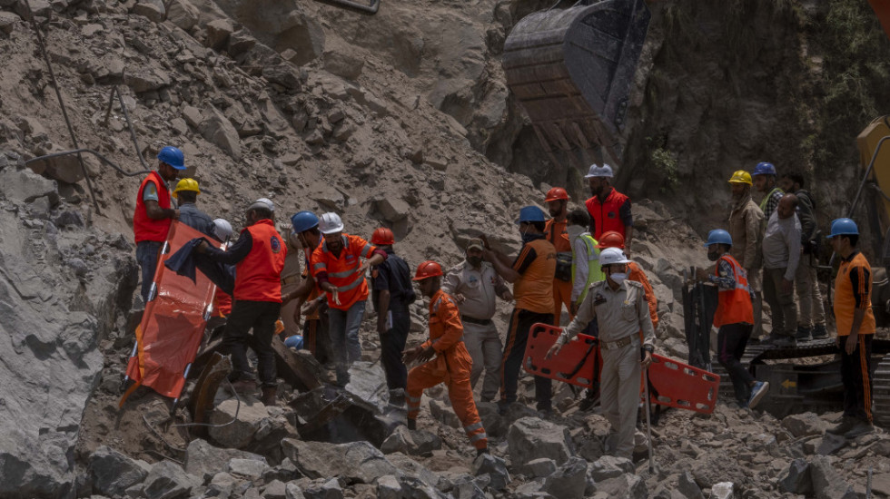 Pronađeno još devet tela u tunelu koji se urušio u Kašmiru