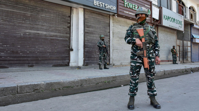 Ekstremisti ubili novinarku i policajca u Kašmiru: U oružanim sukobima poginulo šest militanata