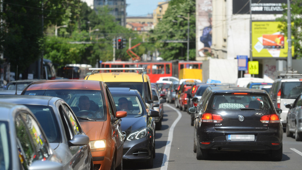 Saobraćaj umerenog intenziteta, teretna vozila se na Batrovcima zadržavaju osam sati