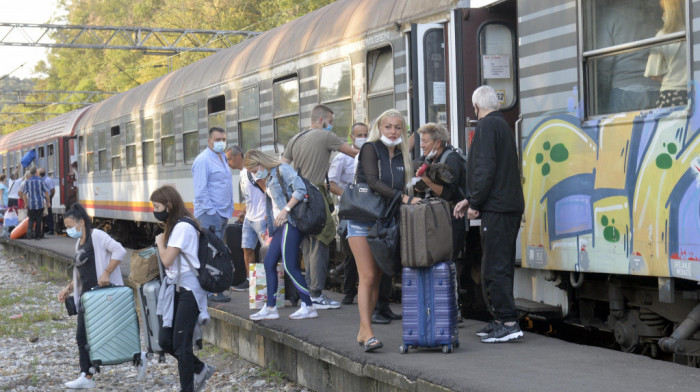 Putovanje dugo 22 sata: Voz sa putnicima koji je stajao u Brodarevu stigao u Bar