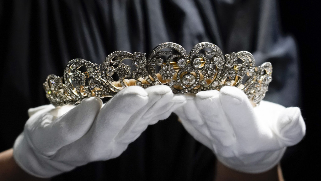 Kralj Čarls Treći od majke Elizabete Druge nasledio dragulje vredne 600 miliona evra