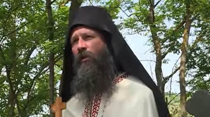 Episkop Ilarion služio parastos Srbima ubijenim u selu Cernica na KiM