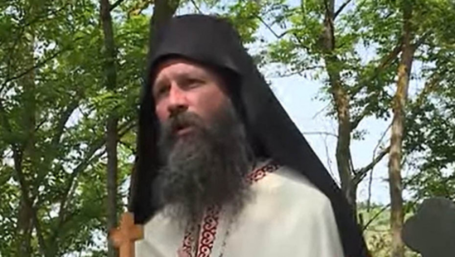 Episkop Ilarion služio parastos Srbima ubijenim u selu Cernica na KiM