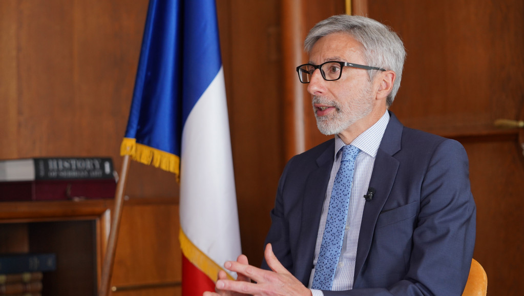 Ambasador Francuske: Srbija okleva da oštro osudi agresivni rat u Ukrajini