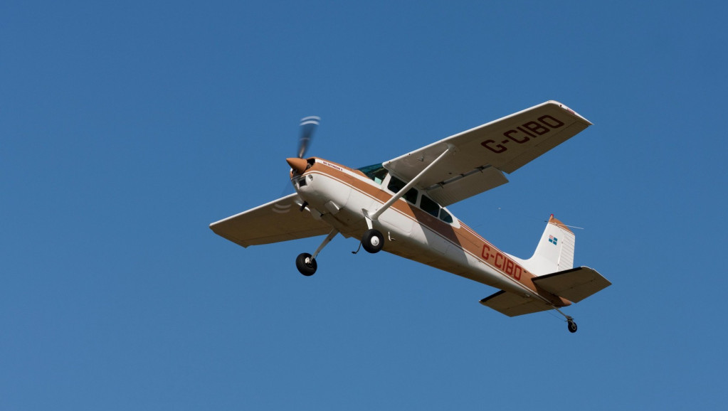 Pilot i šest putnika skočili iz aviona pre nego što se srušio u Misuriju, svi preživeli i pušteni kući posle pregleda