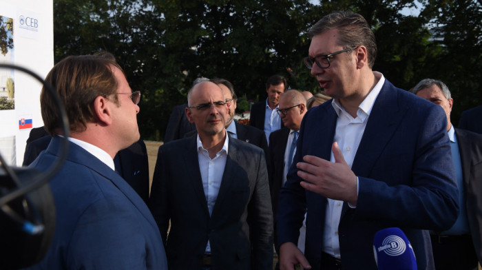 Vučić i Varhelji obišli radove na izgradnji "Tiršove 2": Ovo će biti centar za lečenje dece iz Srbije, ali i regiona