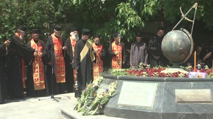 "U ratu se gine, ali umiru samo oni koje potomci zaborave": Komemoracija povodom NATO bombardovanja Varvarina