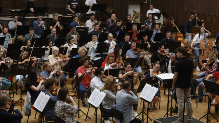 Svečano zatvaranje sezone Beogradske filharmonije uz diverzije i gledanje u planete