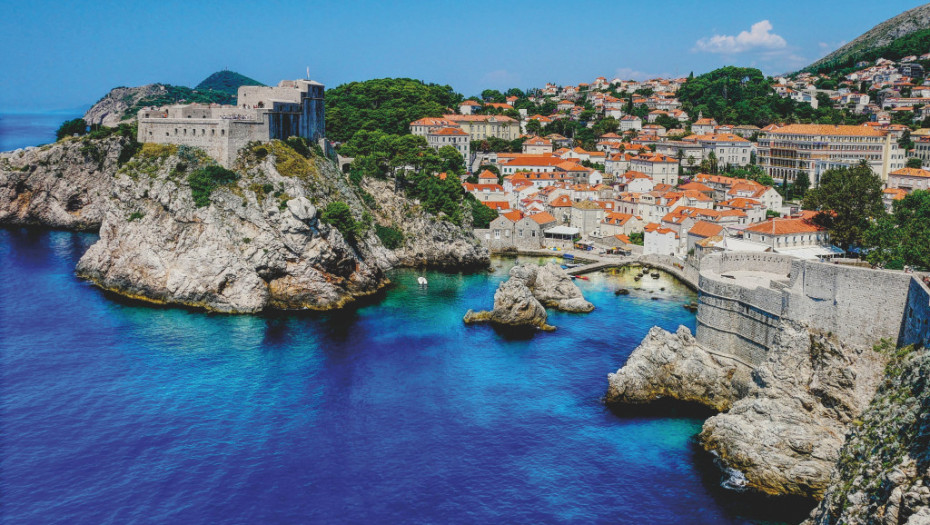 Za vučenje kofera na točkiće starim jezgrom Dubrovnika kazna 265 evra