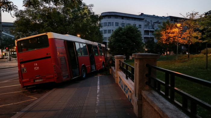 Petoro povređenih u nesreći u Beogradu: Autobusu GSP otkazale kočnice, zaustavio se udarcem u zid u centru grada