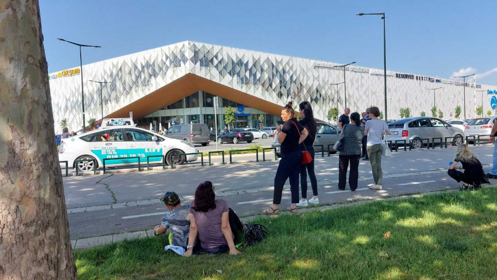 Evakuacija u Nišu i Novom Sadu: Lažne dojave o bombama u tržnim centrima i aerodromu Konstantin Veliki