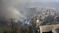 Šumski požar koji gori na obodima Atine izmakao kontroli, evakuacija u Glifadi i Vuli