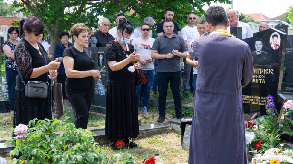 Sećanje na Dimitrija Popovića, porodica i prijatelji odali čast ubijenom mladiću u Gračanici
