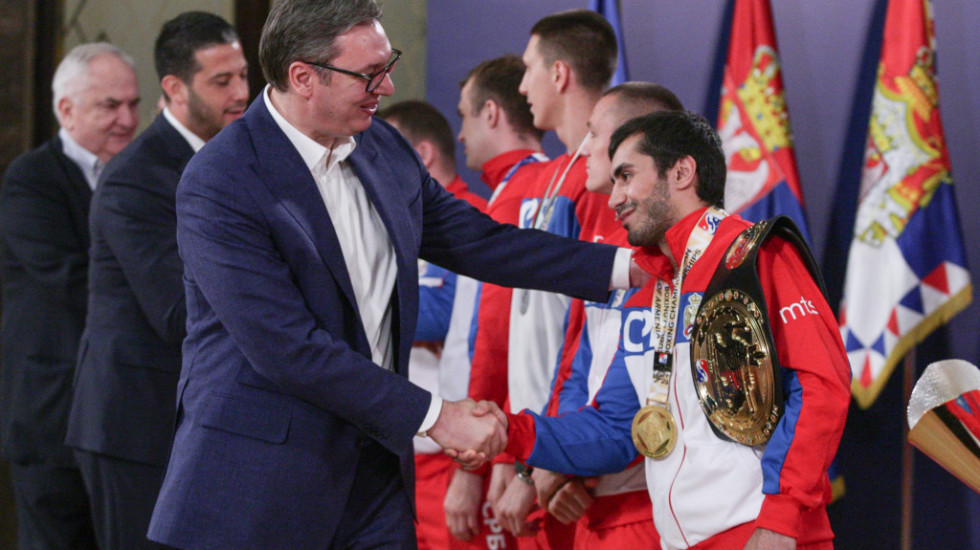 Vaši uspesi su melem na ranu u ovim teškim vremenima: Aleksandar Vučić ugostio boksersku reprezentaciju Srbije