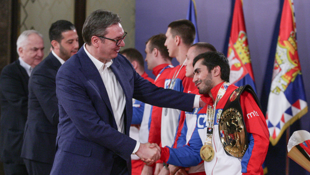 Vaši uspesi su melem na ranu u ovim teškim vremenima: Aleksandar Vučić ugostio boksersku reprezentaciju Srbije