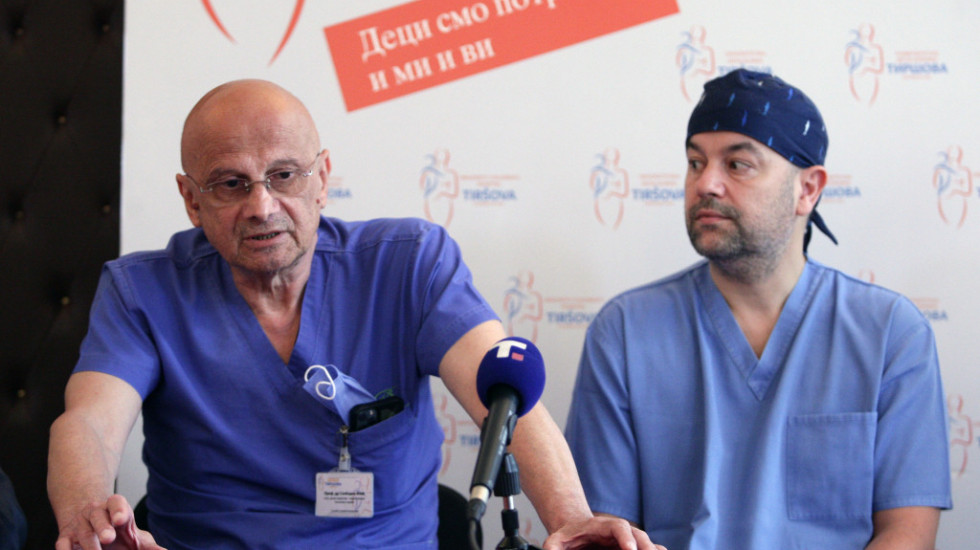 Kardiohirurg iz Londona operiše u Tiršovoj: Pomoć za decu sa najtežim urođenim srčanim manama