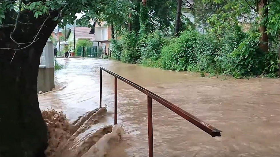 Jaka kiša stvorila bujice u BiH: Voda poplavila nekoliko stambenih objekata