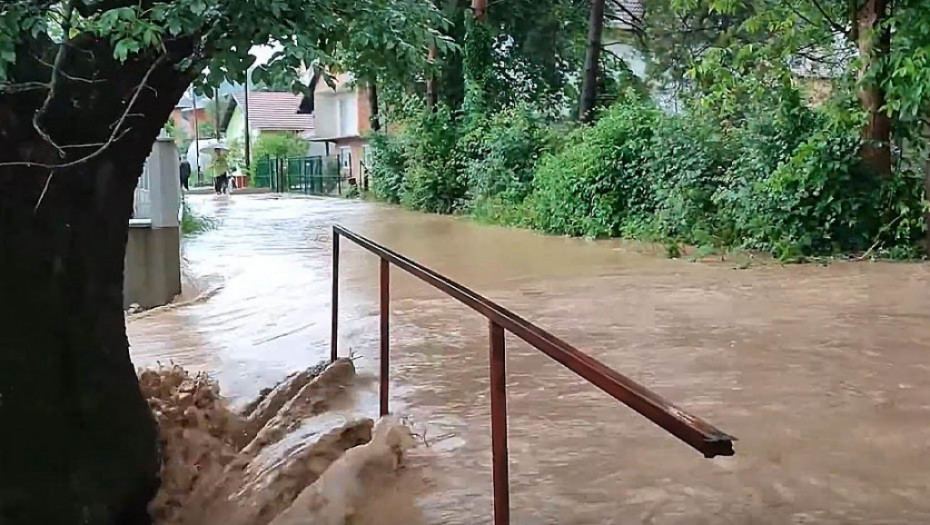 Jaka kiša stvorila bujice u BiH: Voda poplavila nekoliko stambenih objekata