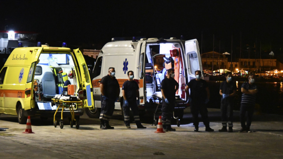 Jedan migrant poginuo, 17 osoba povređenih u saobraćajnoj nesreći u Grčkoj