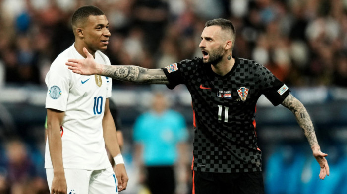 Slavlje Hrvatske u Parizu: Svetski šampion na kolenima