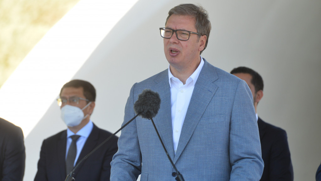 Vučić najavio veće penzije za 18 odsto, povećanja u dva navrata do januara 2023.
