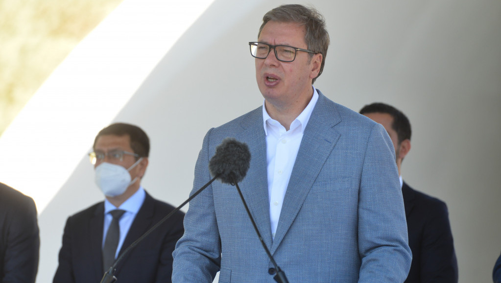 Vučić najavio veće penzije za 18 odsto, povećanja u dva navrata do januara 2023.