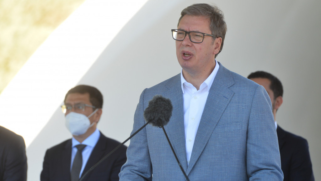 Vučić najavio veće penzije za 18 odsto, povećanja u dva navrata do januara 2023.