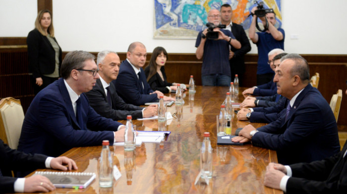 Vučić sa Čavušogluom: Tursku vidimo kao snažnog partnera