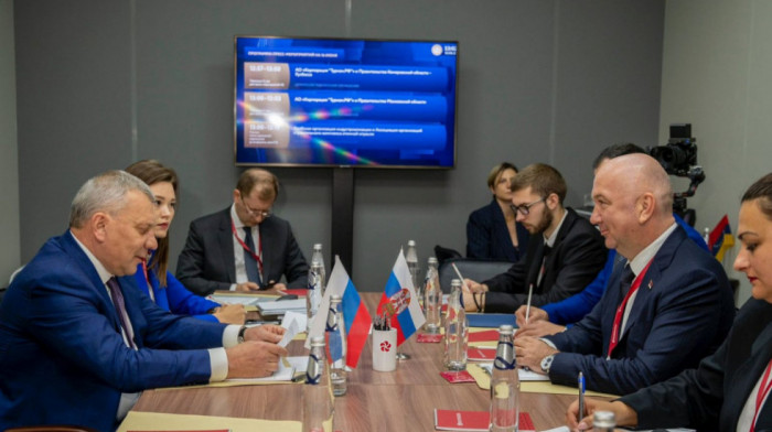 Popović na sastanku s Borisovim: Srbija na evropskom putu, ali izričito protiv uvođenja sankcija Rusiji