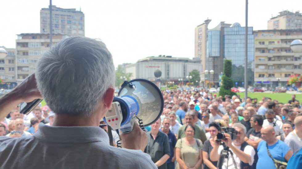 Radnici Fijata protestovali u Kragujevcu, zahtevaju da im se reši status