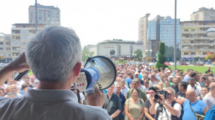 Radnici Fijata protestovali u Kragujevcu, zahtevaju da im se reši status