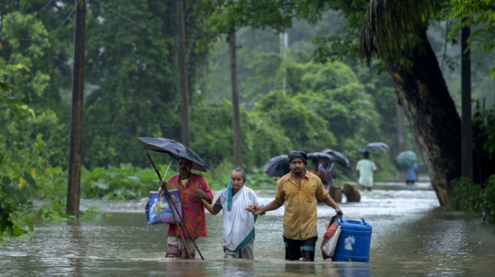 Najmanje 28 osoba poginulo u poplavama u Bangledešu i Indiji