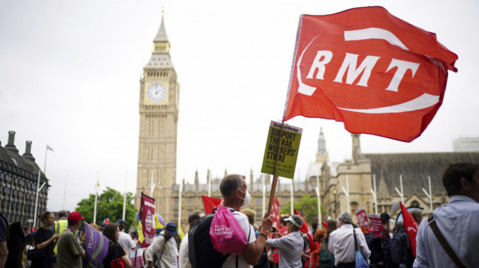 Protest u Londonu zbog troškova života i pada standarda: "Prekinite rat, a ne blagostanje"