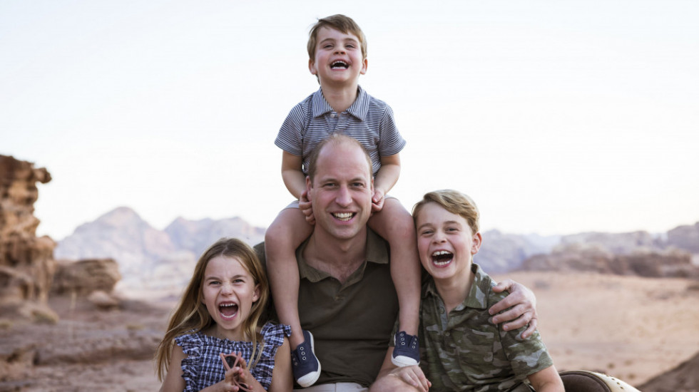 Princ Vilijam fotografijom sa decom čestitao Dan očeva
