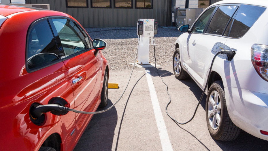 Gorivo ne plaćaju, ali su vozila skupa: Šta treba znati o električnim automobilima i koliko ih ima u Srbiji