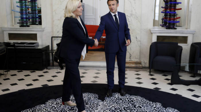 Makron razgovarao s liderima opozicije uključujući i Le Pen: "On sluša, ali da li čuje? Videćemo"