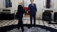 Makron razgovarao s liderima opozicije uključujući i Le Pen: "On sluša, ali da li čuje? Videćemo"