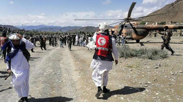 Srušio se vojni helikopter u Avganistanu, poginula jedna, povređeno 12 osoba